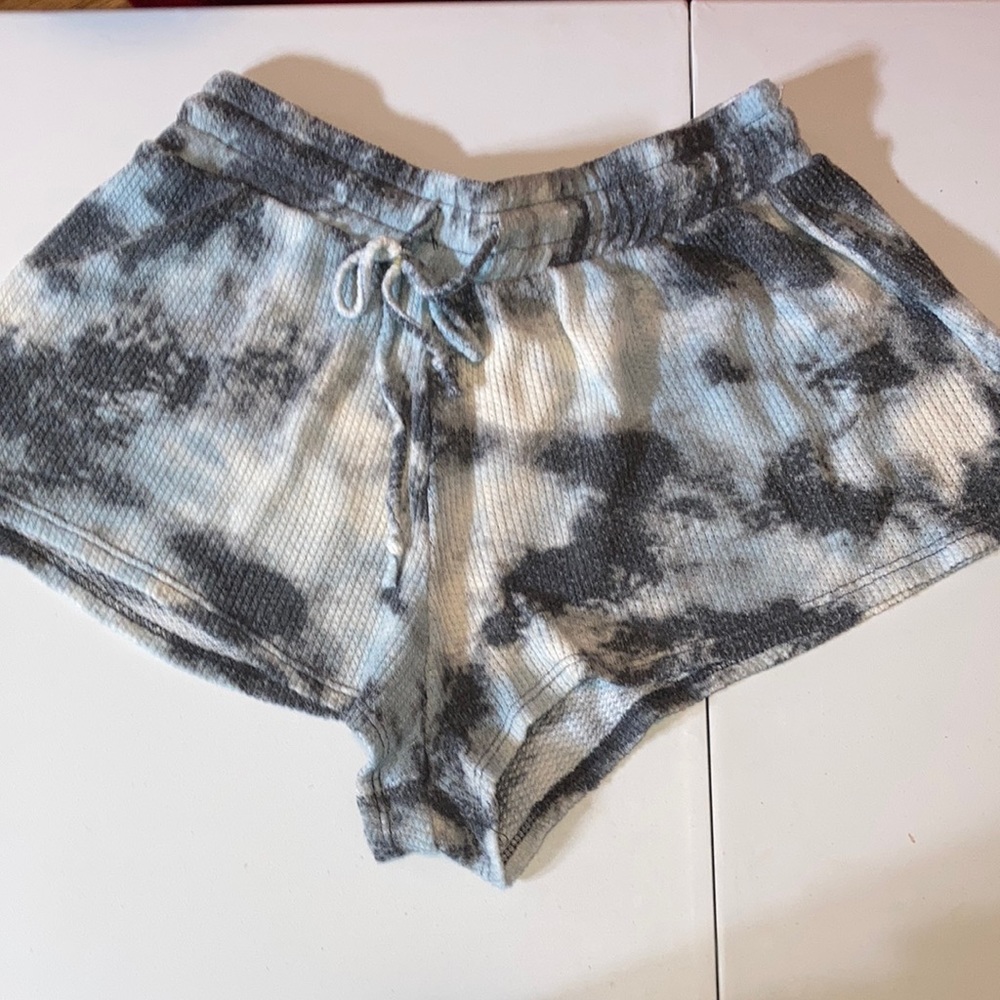 Inluv grey tie dye shorts elastic waistband size Medium
